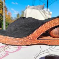 zoccoli legno lavorati a mano