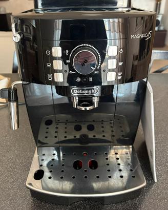 Macchina caffe De Longhi Magnifica S Ecam 21.116B