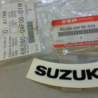 EMBLEMA GRIGIO SUZUKI SV-S 650 2007 SUZUKI 68280-0