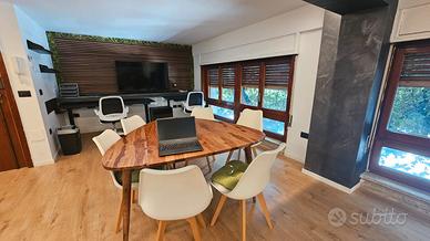 Ufficio coworking sala riunioni meeting lezioni