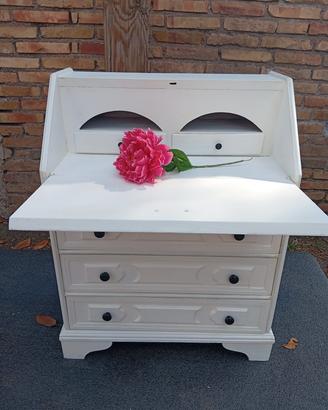 scrittoio in stile shabby chic 