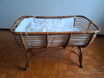 Culla in bambù con ruote