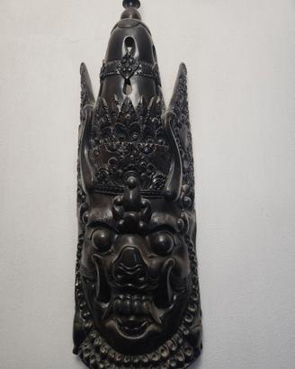 Maschera in legno scuro Rawana