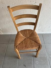Sedia legno chiaro e paglia