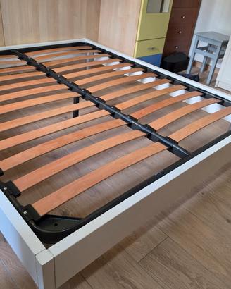 letto con possibilità di aggiungere materasso