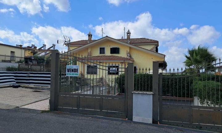 Villa a schiera a Guidonia Montecelio