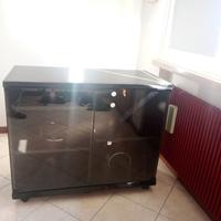 MOBILE CON VETRINETTA