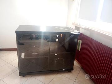 MOBILE CON VETRINETTA