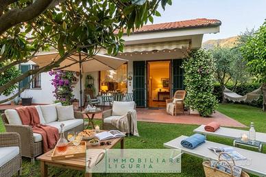 Villa di 180 m² con più di 5 locali e box auto a C
