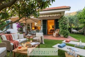 Villa di 180 m² con più di 5 locali e box auto a C