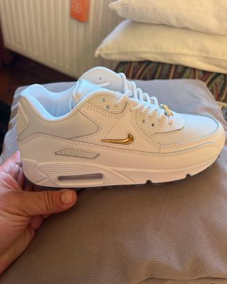 Nike Air Max 90 Bianche con Swoosh Or