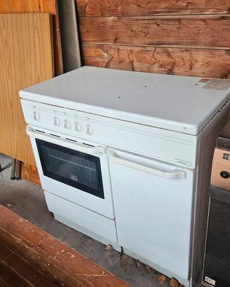 Cucina a gas Siltal con forno e vano portabombola
