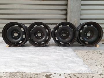 4 CERCHI IN FERRO DA 15 POLLICI e 4 fori bulloni.