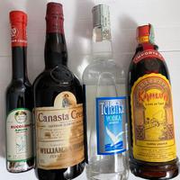 Collezione di 4 liquori vintage anni ’80 sigillati
