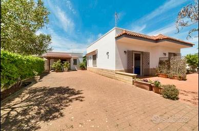 VILLA CUCCI - MONO LUIGI con parcheggio