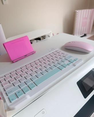 Tastiera, mouse e supporto per tablet