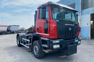 Trattore Astra HD8 44.56 4x4 con attacco lama neve