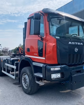 Trattore Astra HD8 44.56 4x4 con attacco lama neve