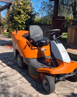 Trattorino tagliaerba STIHL RT 4082