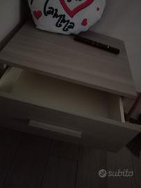due set di comodini da camera da letto...