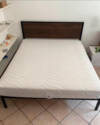 Materasso Matrimoniale con struttura in legno