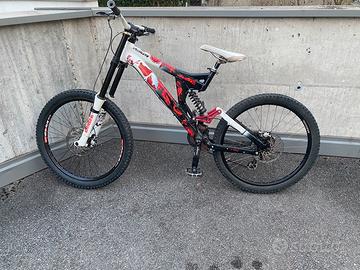 Downhill specialized big hit 3 black-white-red