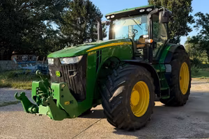 John Deere 8260R