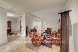 Villa di 312 m² con 5 locali e box auto a Cittadel