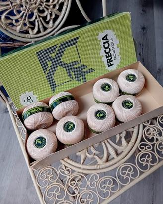 Scatola fili da uncinetto