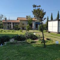 Casale con giardino location per feste