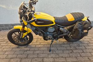 Scrambler Ducati 800 gialla