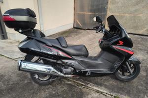Honda silver Wing 400