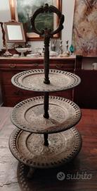 Alzata antica 3 piani, ottone lavorato