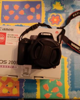 Canon 200 D con EF-S18-55 IS STM