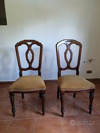 Eleganti sedie antiche in legno di noce