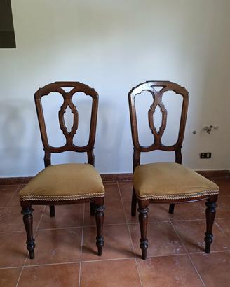 Eleganti sedie antiche in legno di noce