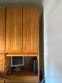 Armadio a muro di legno massiccio