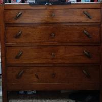 Comò vintage con 4 cassetti e specchio – piano in 
