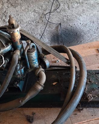 Compressore a pistone d'epoca con puleggia