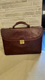 Cartella professionale in cuoio.