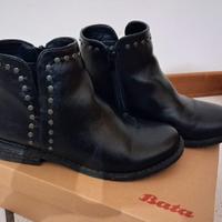Stivaletto basso in pelle Bata
