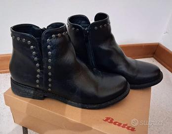 Stivaletto basso in pelle Bata