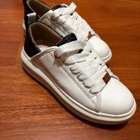 Sneakers Alexander Smith modello Wembley bianca 