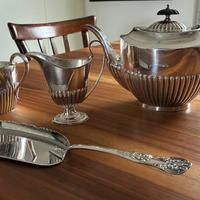 Teiera, lattiera,zuccheriera, paletta per torta