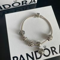 Bracciale completo di charms Pandora