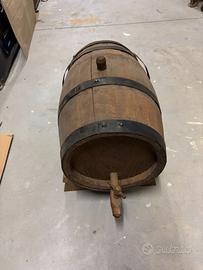 Botte in legno per vino e birra, vintage.