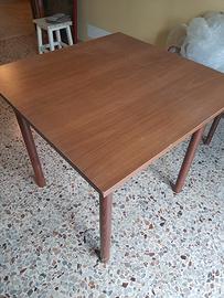 Tavolo quadrato economico 