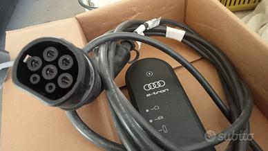 Carica batterie auto elettrica