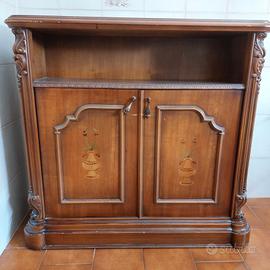 mobiletto in legno con ante intarsiate