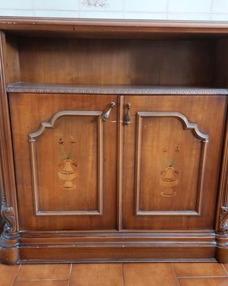 mobiletto in legno con ante intarsiate
